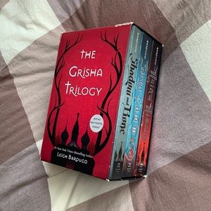 Grisha Trilogy Leigh Bardugo Original Cover Boxset with Map